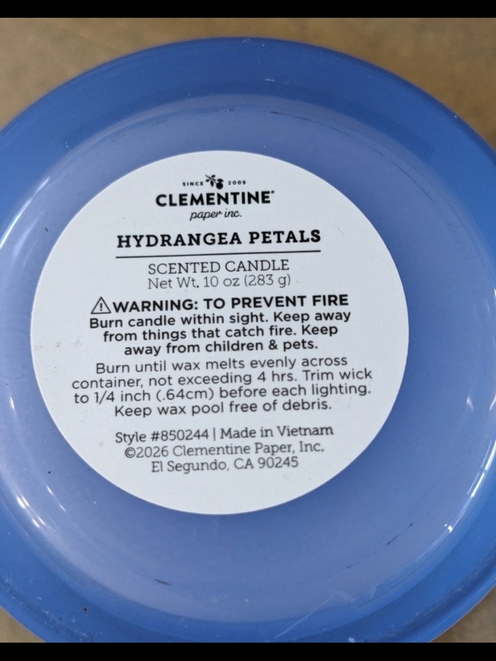 Clementine Paper Inc. Hydrangea Petals 10 oz Single Wick Clean & Light Scented - Picture 4 of 5
